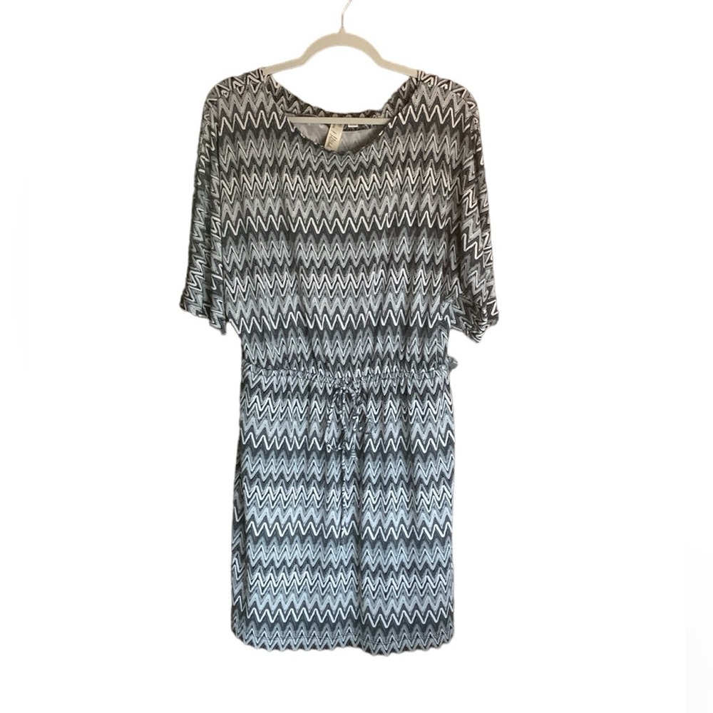 Emma & Michelle women’s white gray chevron midi dress pockets size 8 casual